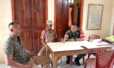 Babinsa Koramil 06/KTM Perkuat Silaturahmi dan Ingatkan Warga Soal Larangan Membakar Lahan