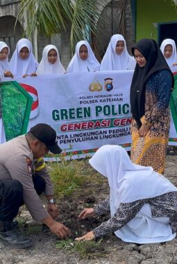 Polsek Kateman Gandeng Santriwati Ponpes Darul Rahman V Hijaukan Lingkungan Lewat Program Green Policing
