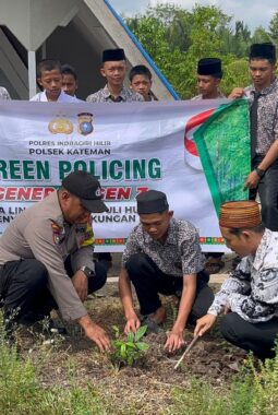 Bhabinkamtibmas Bersama Guru dan Santri Laksanakan Green Policing di Ponpes Daarul Rahman